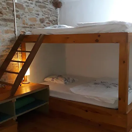 La Source Et La Sorciere Pradelles-Cabardes